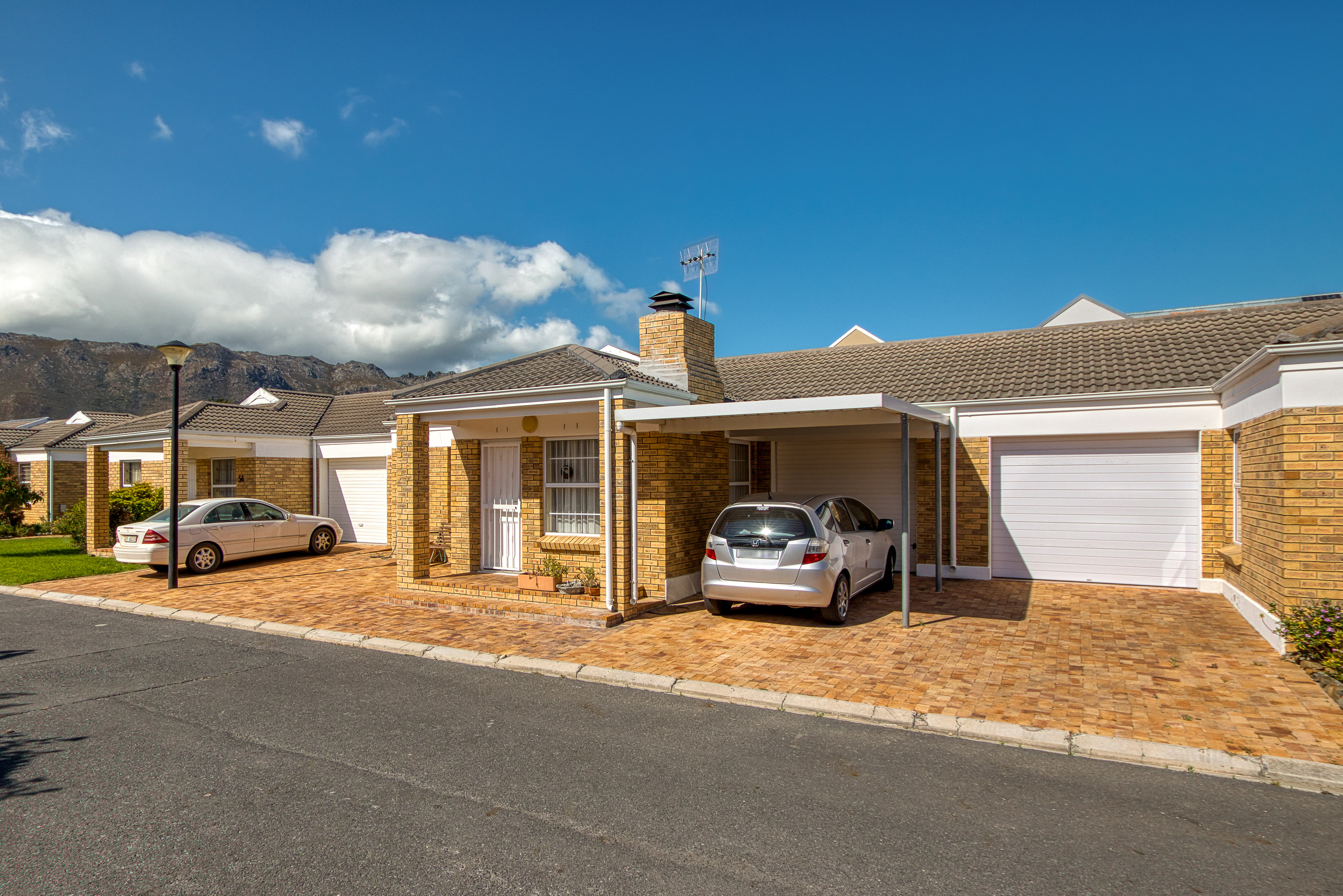 2 Bedroom Property for Sale in Gordons Bay Central Western Cape